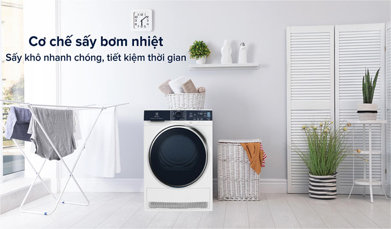 Máy sấy bơm nhiệt Electrolux 8 kg EDH803Q7WB