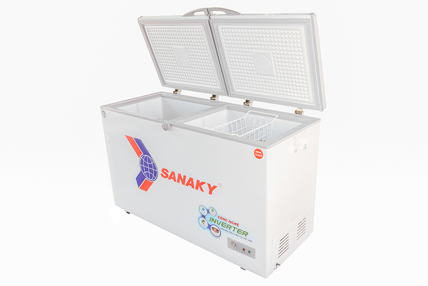 cánh cửa tủ chắc chắn Tủ đông Sanaky VH-6699W3 