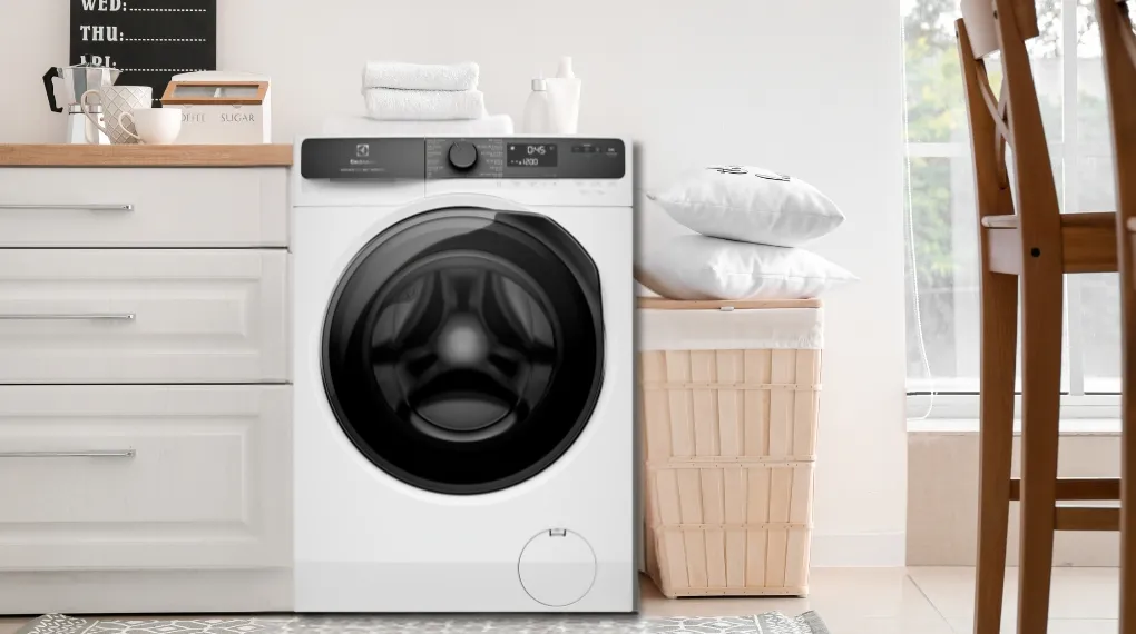 Máy giặt cửa ngang 9kg UltimateCare 500 EWF9023P5WC 
