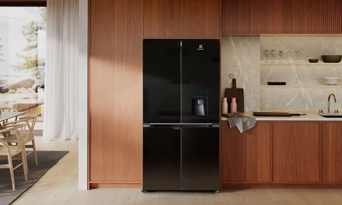 Tủ lạnh Electrolux 4 cánh EQE5755A-B